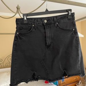 Distressed Black Jeanskirt